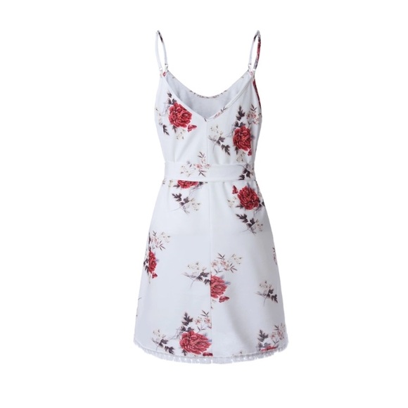 ✨Only 1 left! ✨White floral sundress - Picture 5 of 6